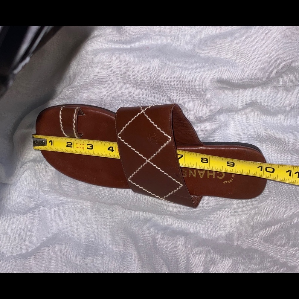 Chanel Toe Ring Leather Flip Flops 40 - image 6